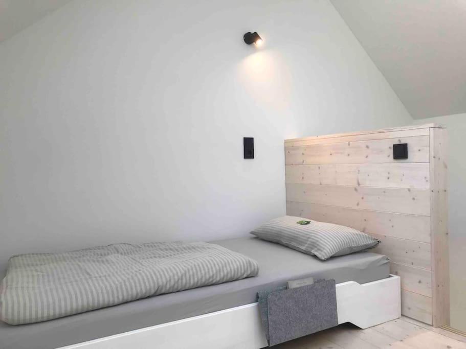 Eifelhausaufzeit-Vulkaneifel-Architekten-Chalet Mit Sauna Im Vulkankrater Immerath Exteriér fotografie